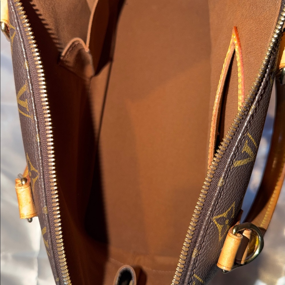 Louis Vuitton Alma Handbag Monogram Canvas 12 - Picture 7 of 12